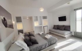 Fira Tranquil Rooms